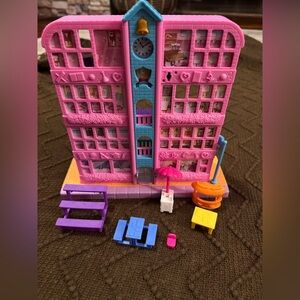 POLLY POCKET Pollyville Mighty Middle School Playset 2020 Mattel w/ Accessories